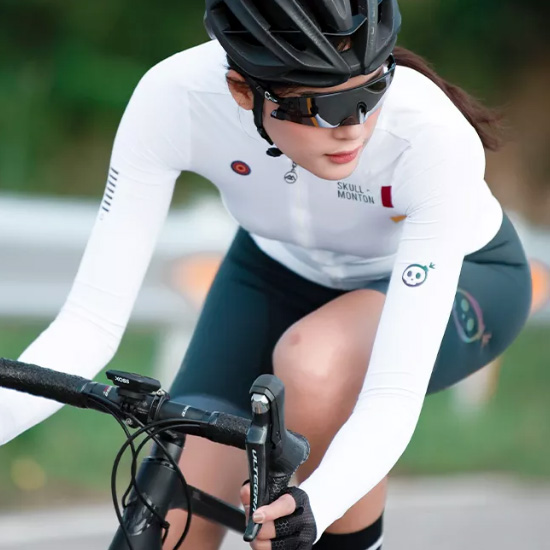 Eco-friendly ladies Cycling Jerseys.jpg